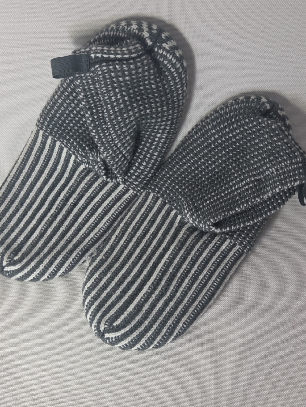 BOMBAS GRIPPER SLIPPERS LIKE NEW WITHOUT TAG LARGE